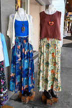 Two mannequins display MilaMeli Byron Pant Agave Greens.